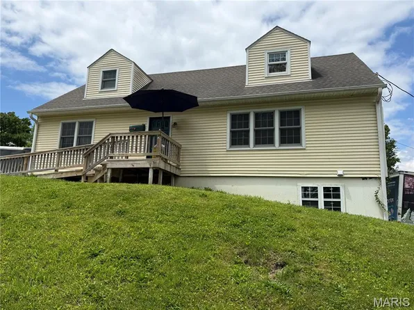 905 Dewitt St, Hannibal, MO 63401