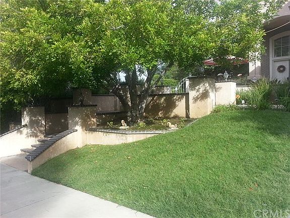 View of Front yard  & Walkway Entrance