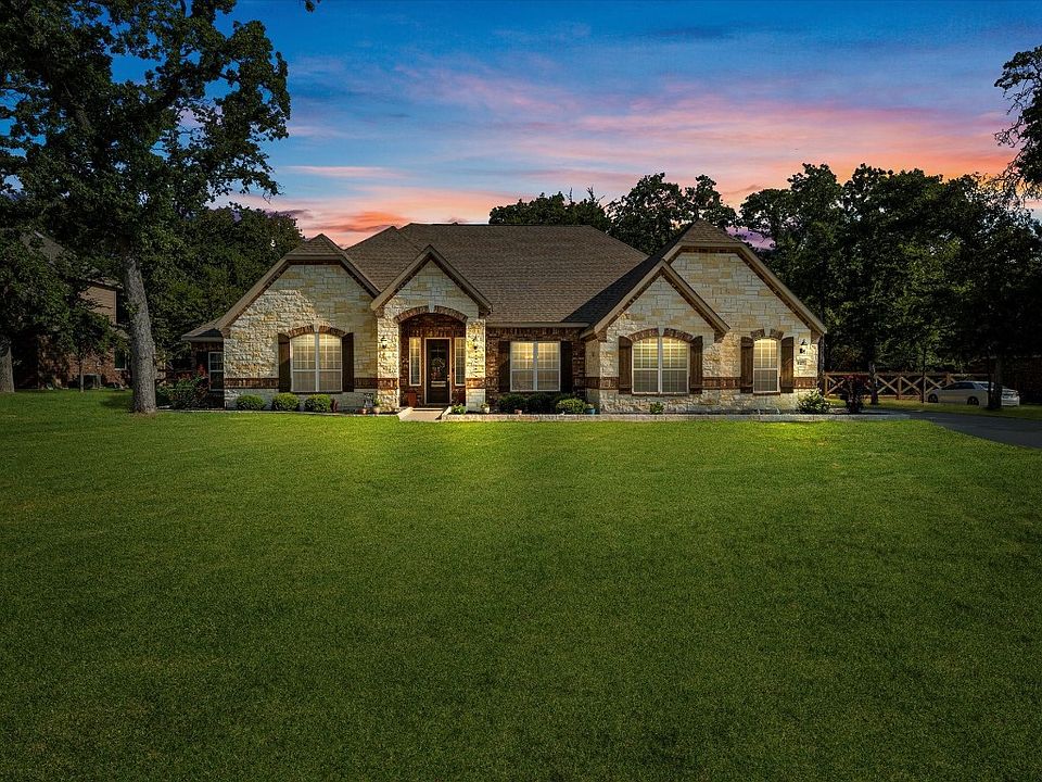 1st image of 127 Spanish Oak Dr