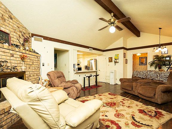 4th image of 1102 Forest Hills St