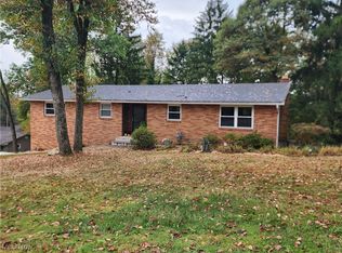 787 Ridgewood Dr, Coshocton, OH 43812
