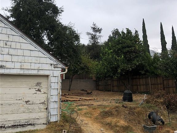 5th image of 1155 E Mariposa St