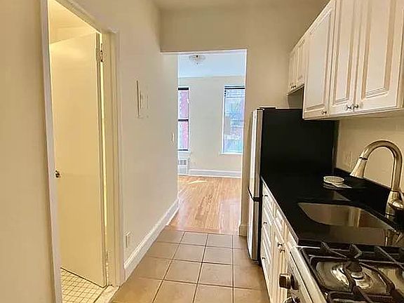 2nd image of 21 Leroy St APT 10