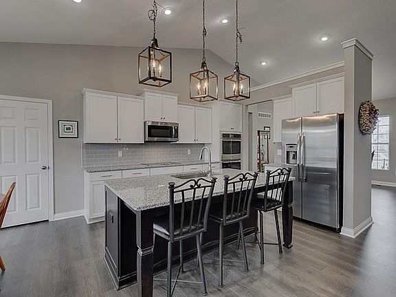 4th image of 4100 Bluestem Dr
