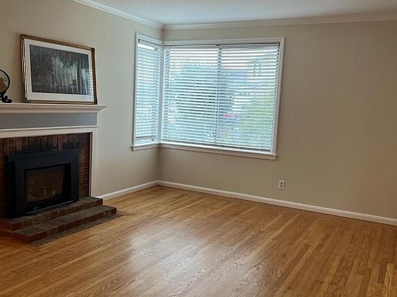 3rd image of 315 Fairway Dr
