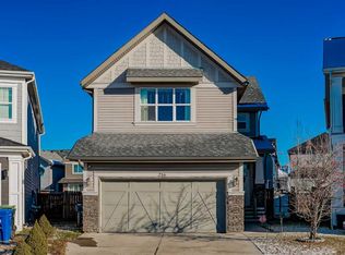 216 SW Copperpond Grn SE, Calgary, AB T2Z 1H9