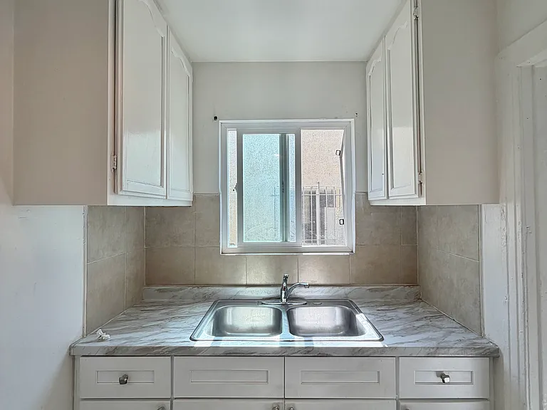 1161 E 59th Pl — Photo 8
