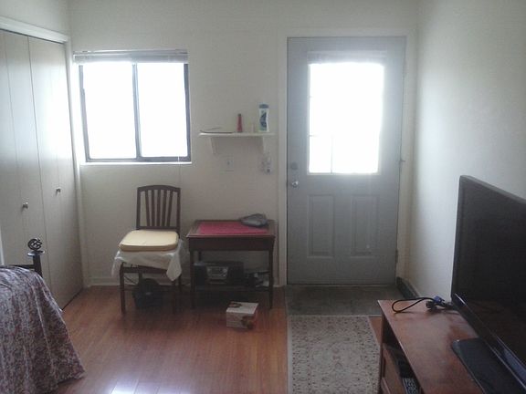 4th image of 3324 E 55th Ave