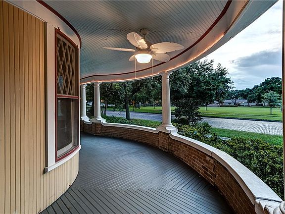 3rd image of 801 S Park Ave