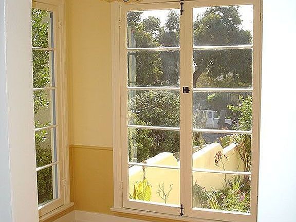 Breakfast Nook overlooking front courtyard