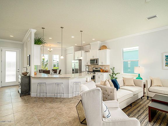5th image of 465 Lorelei Ave