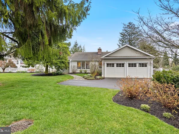 445 Robinwood Rd, Wayne, PA 19087