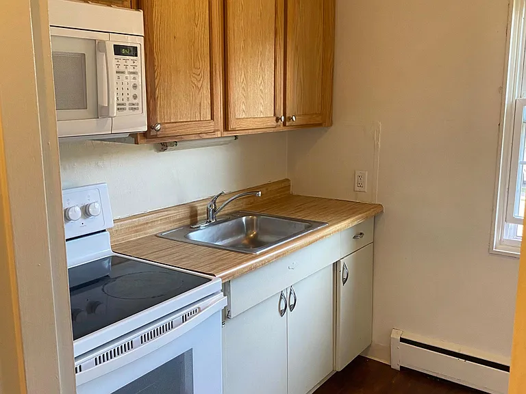 11 Stoneleigh Ave #2 — Photo 4