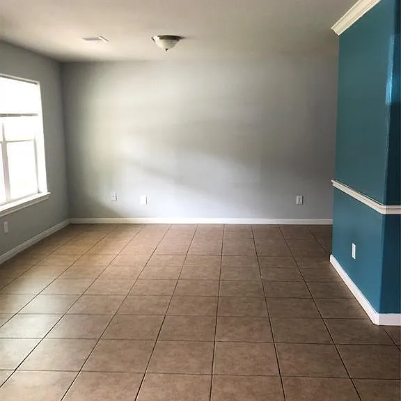 319 Kansas St — Photo 4