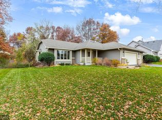 105 Interlachen Rd, Burnsville, MN 55306
