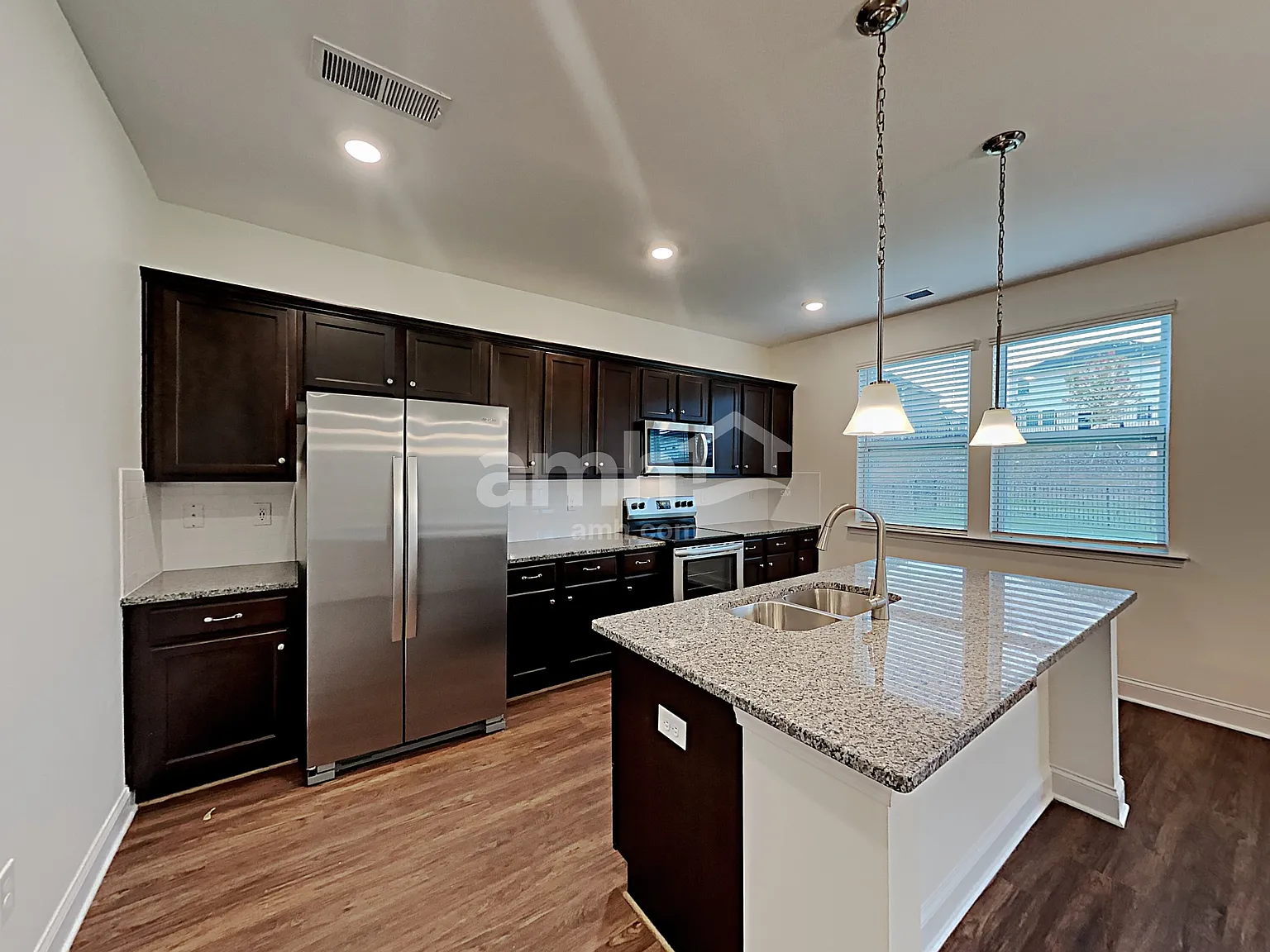3 bed, 2.5 bath, 1895 sqft, $2,280 — Photo 3