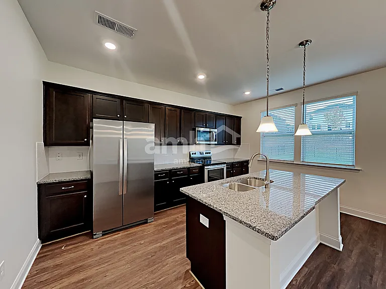 2128 Laurel Village Cir — Photo 3