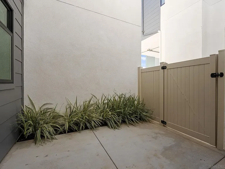 107 Daisy — Photo 18