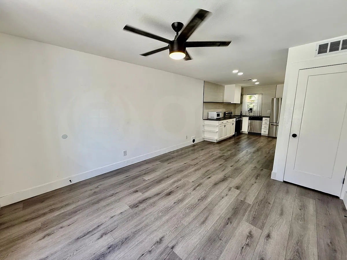 2 bed, 1.5 bath, 1048 sqft, $1,799 — Photo 3