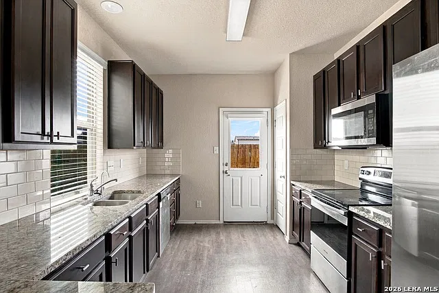 4 bed, 2.5 bath, 2093 sqft, $1,800 — Photo 3
