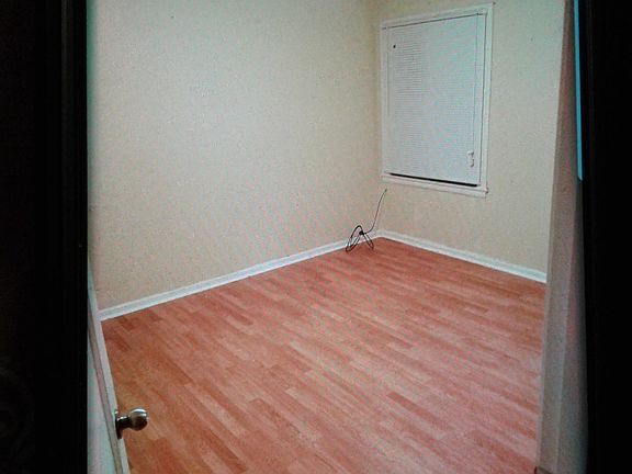 5th image of 521 Thornton Ave