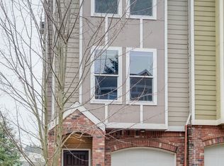 9053 SW Rystadt Ln, Portland, OR 97225