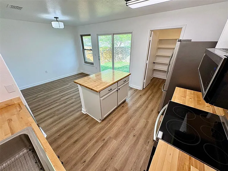 8003 Bannock Ln — Photo 10