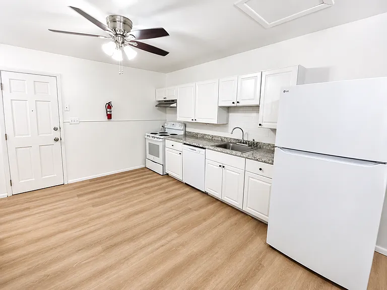 201 Main St #1 — Photo 3