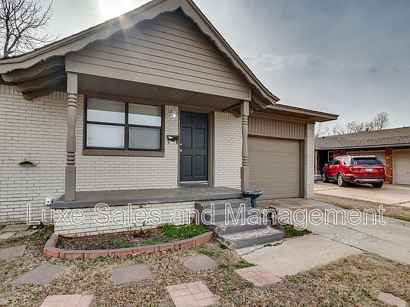 4th image of 1432 SW 61st Ter