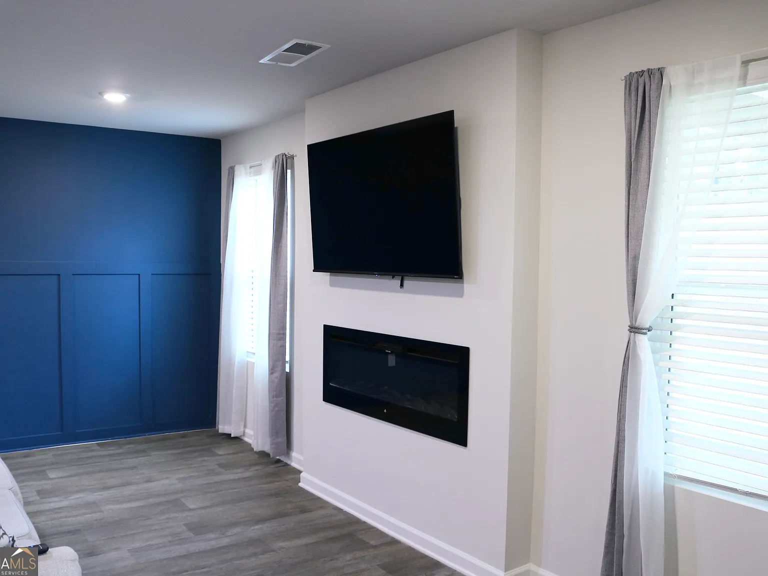4 bed, 2.5 bath, 2015 sqft, $3,200 — Photo 4