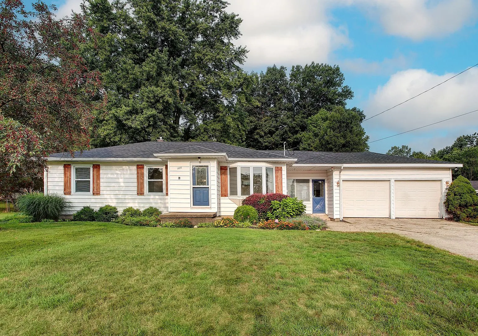 3 Bed 2 Bath With Garage And Large Fenced Yard — Photo 1