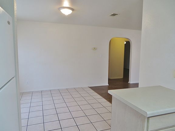 4th image of 2216C Katy Ln