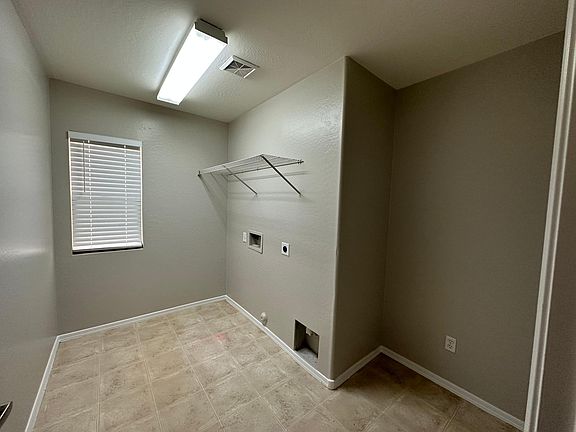 3rd image of 1510 E Maddison Cir