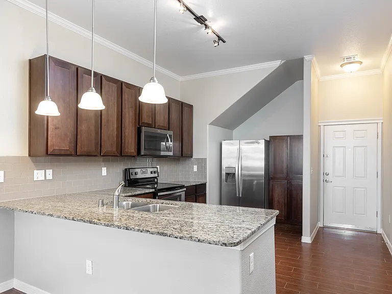Bella Estancias Apartment Homes — Photo 32