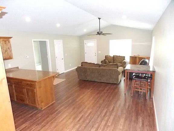 3rd image of 406 S Vine St