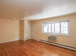 528 W Wellington Ave APT 303, Chicago, IL 60657