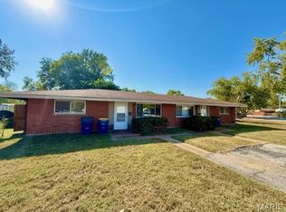 11216 Liana Ln, Saint Ann, MO 63074