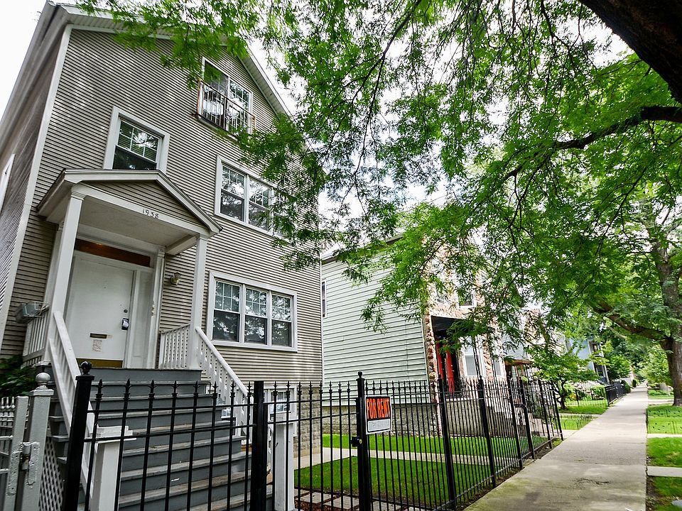 1st image of 1938 W Melrose St #2