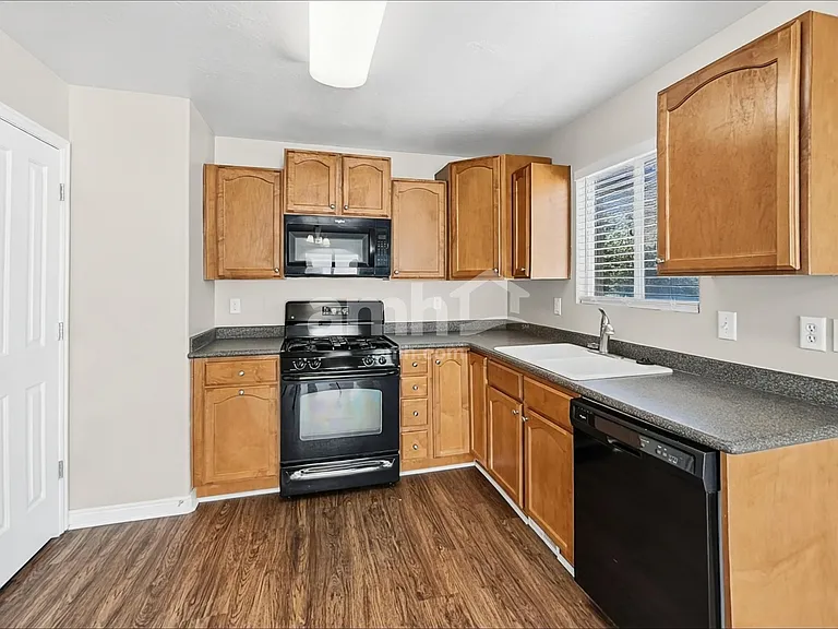 456 W Bountiful Way — Photo 4