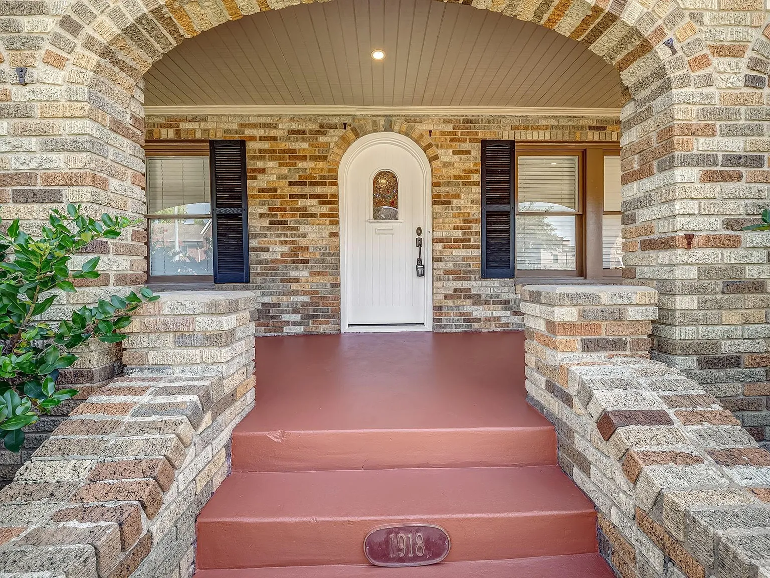 2 bed, 1.5 bath, 1279 sqft, $2,250 — Photo 2