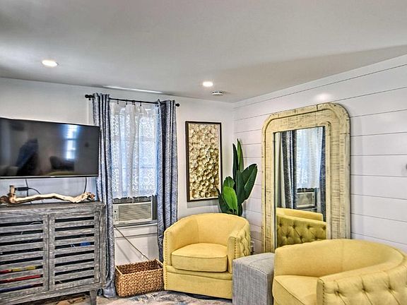 4th image of 13 Atlantic Ave #1