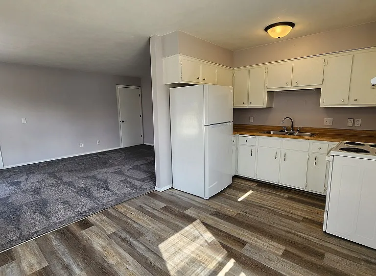 1036 Meadow St. - 2bed/1bath units — Photo 5