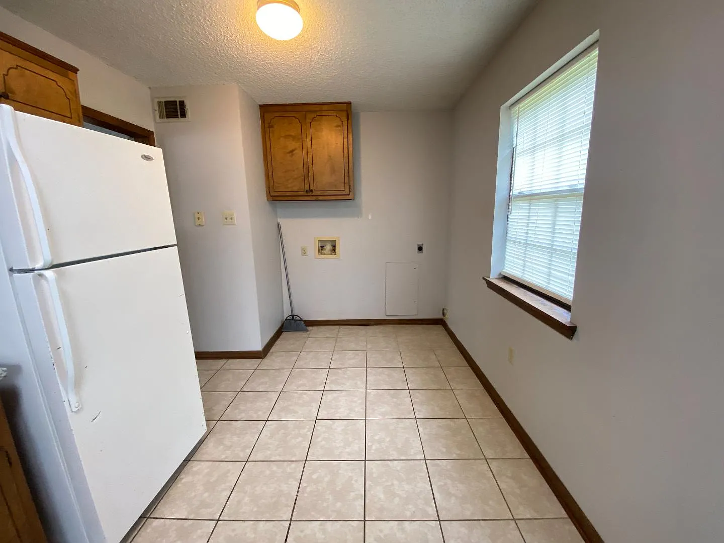 2090 Keathley Dr - #6 — Photo 3