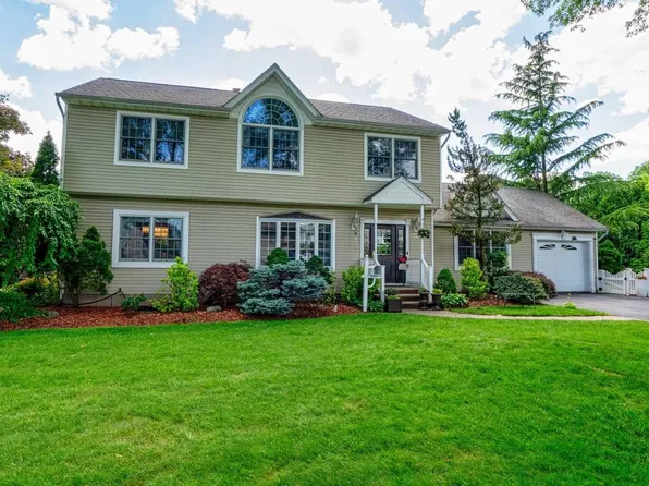 72 Lambert Pl, Paramus, NJ 07652