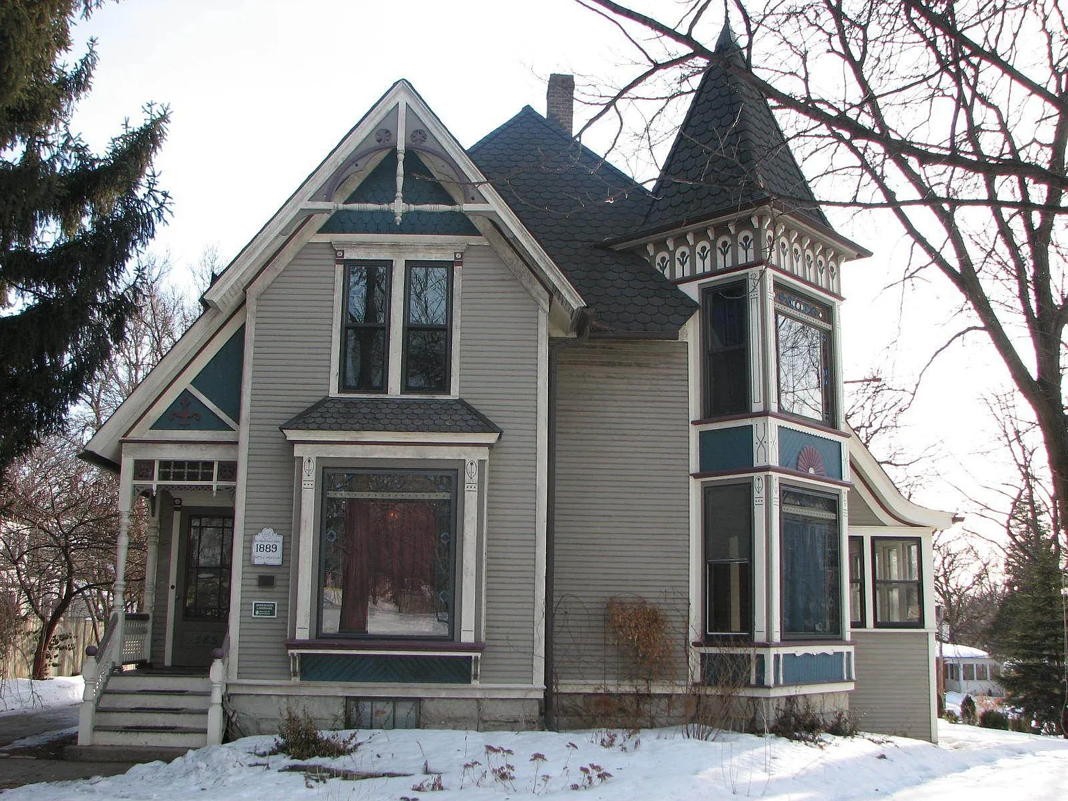583 N Main St photo 1