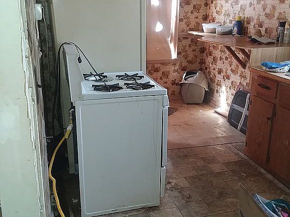 4th image of 3410 Everett St