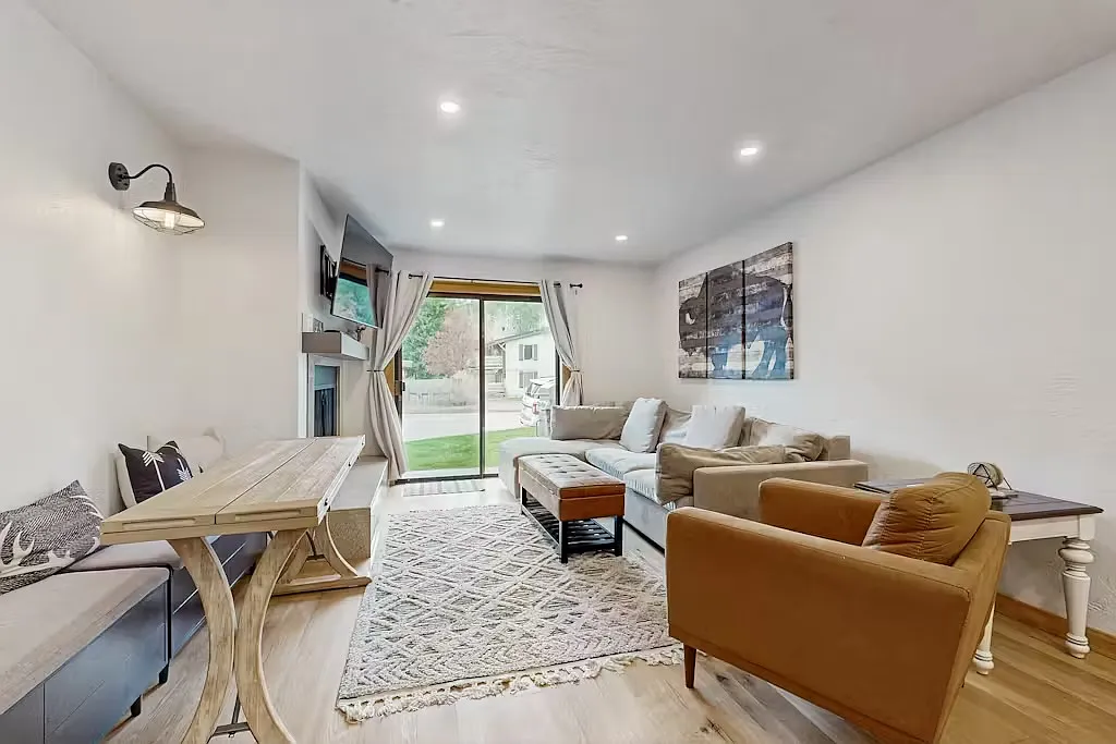 1 bed, 597 sqft, $2,950 — Photo 2