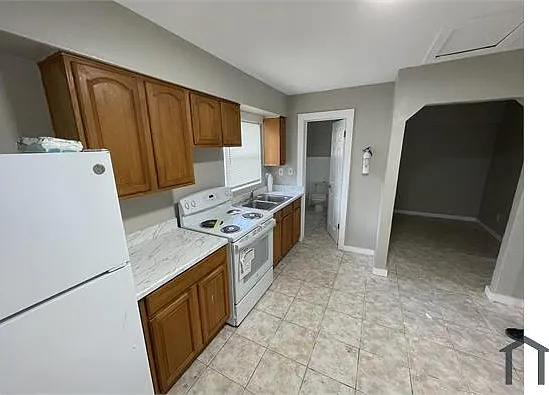 801 1/2 E Saint Clair St — Photo 11