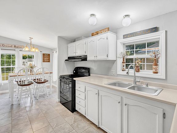 4th image of 39 Cressy Avenue