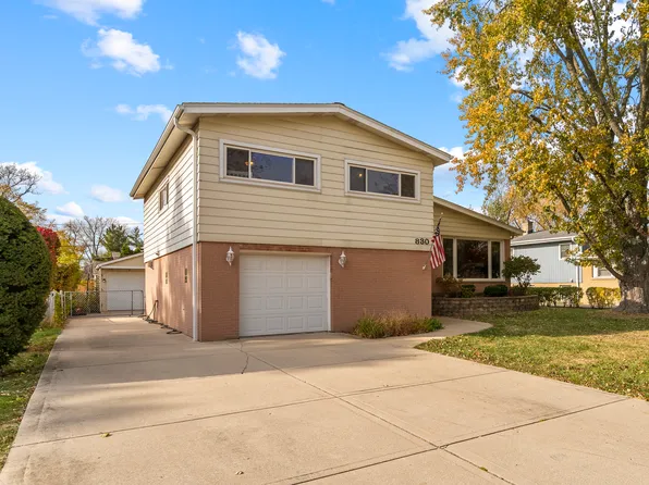 830 Holmes Ave, Deerfield, IL 60015